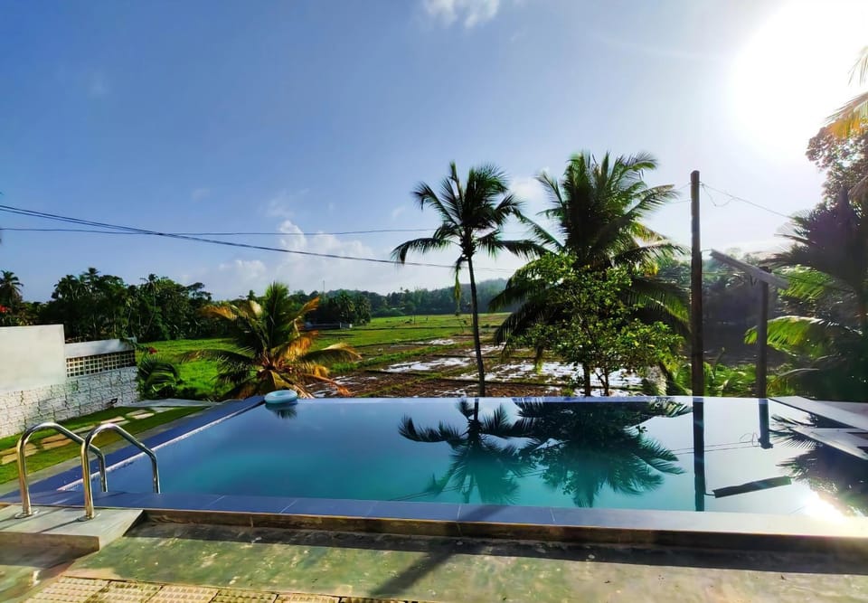 Garden view, Pool view, Swimming pool, sunbed