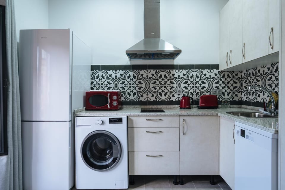 Kitchen or kitchenette, dishwasher, washing machine