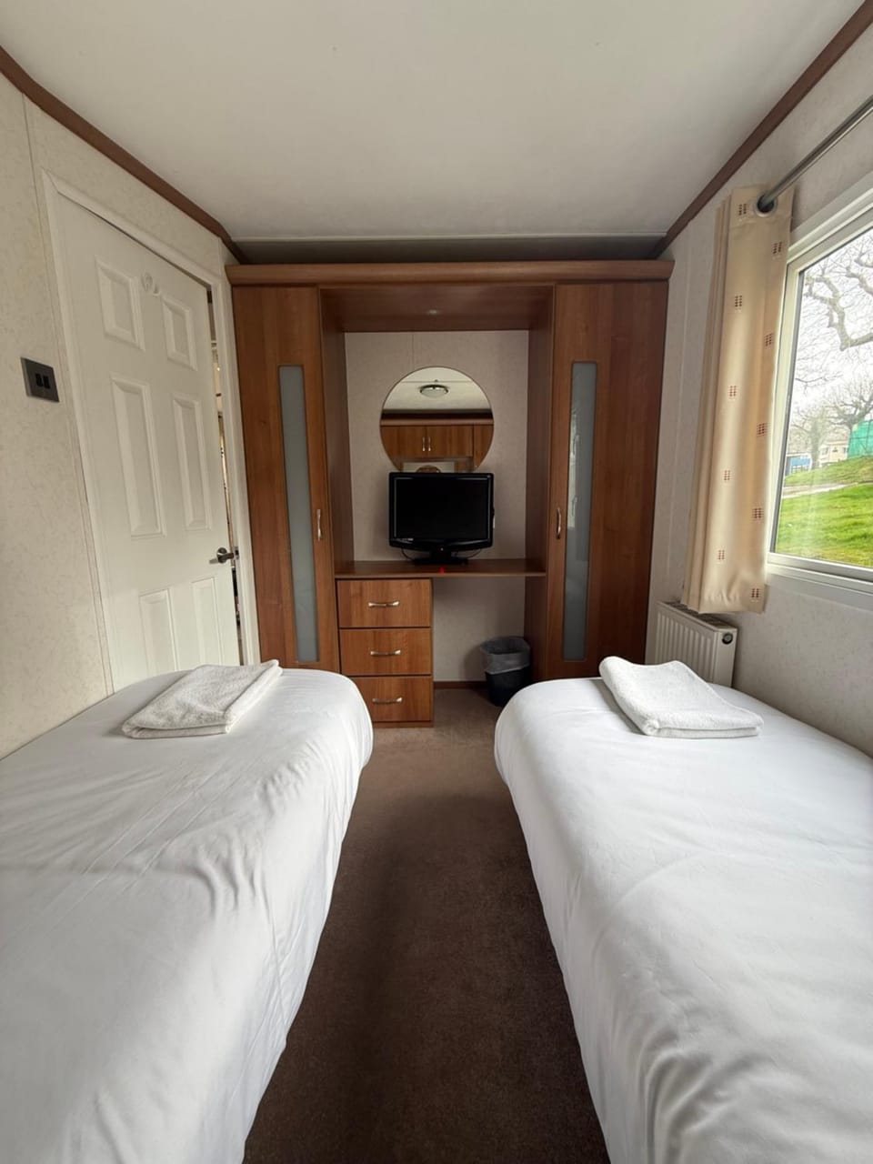 Bed, TV and multimedia, Photo of the whole room, Bedroom, wardrobe