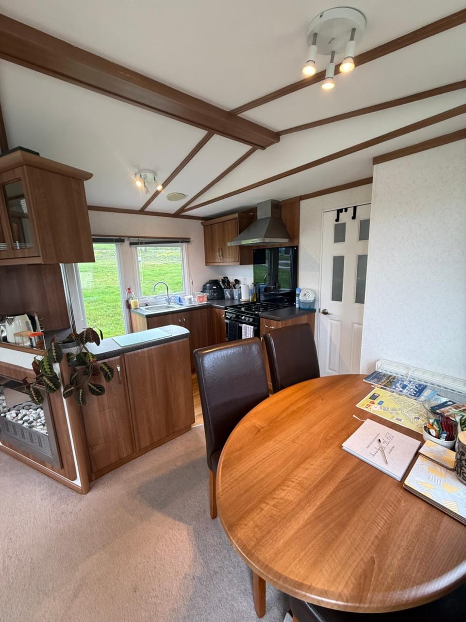 Coffee/tea facilities, Kitchen or kitchenette, Dining area, minibar, oven, pet friendly, stove, toaster, kitchen