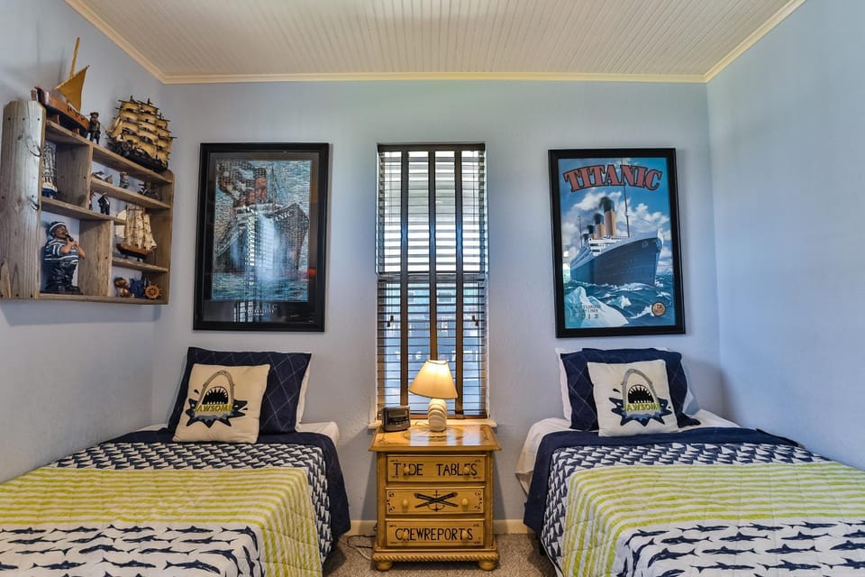 Retreat Steps to Beach Firepit Family Fun House in Bolivar Peninsula