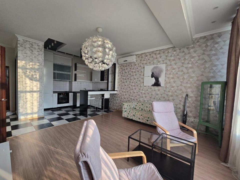 Kitchen or kitchenette, Living room, Seating area, Dining area