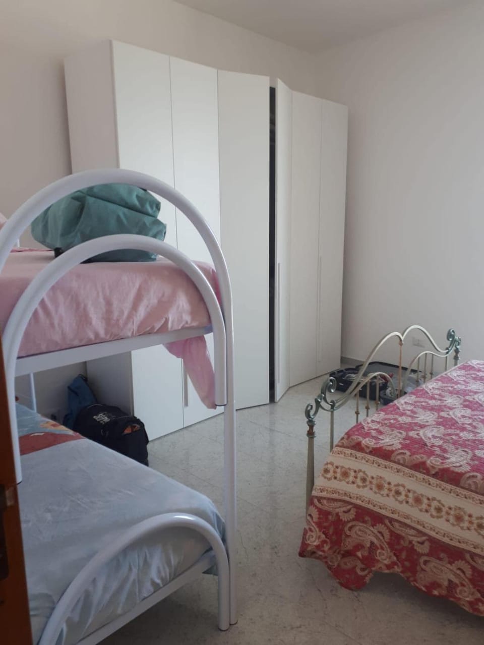 Bedroom, bunk bed