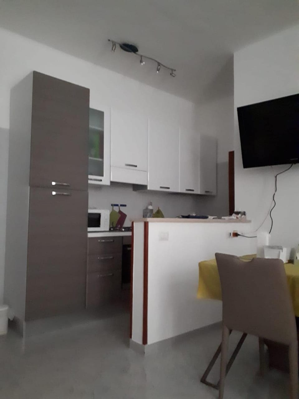 TV and multimedia, Kitchen or kitchenette, Dining area, oven, stove
