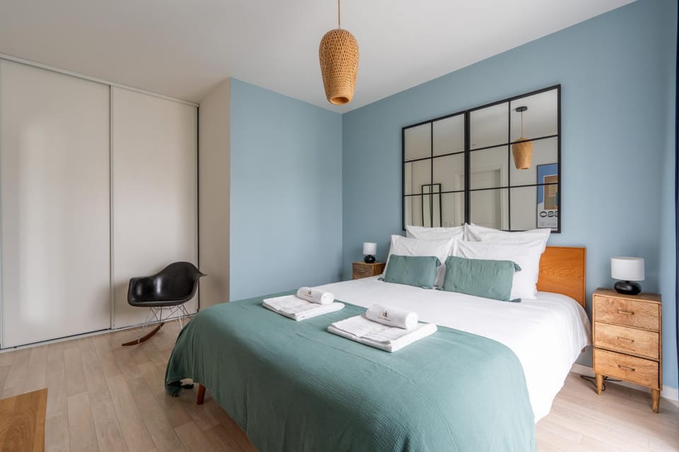 Bed, Photo of the whole room, Bedroom, towels, wardrobe