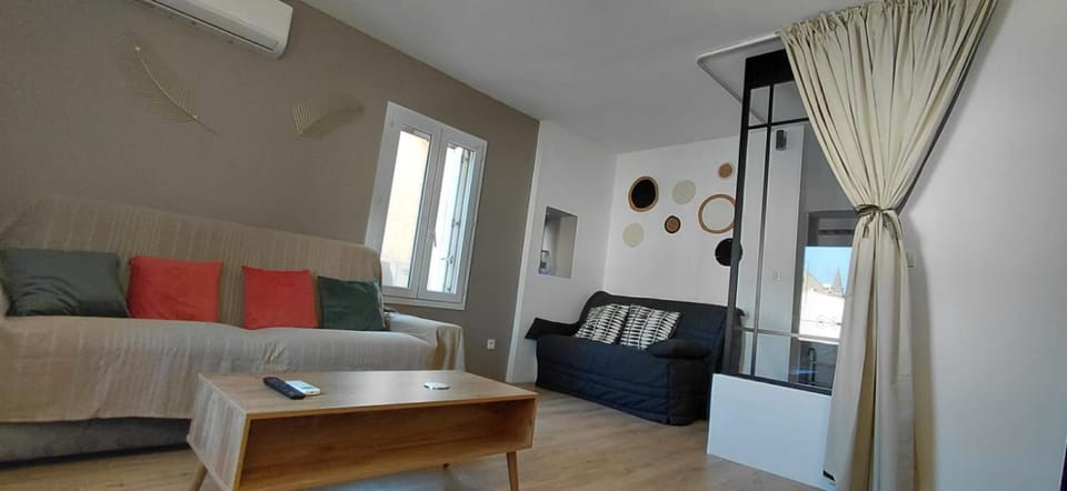 Bright village house! House in Vias
