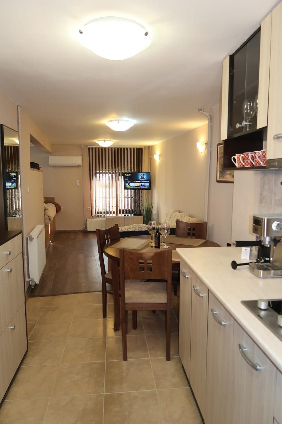 Kitchen or kitchenette, Dining area, stove