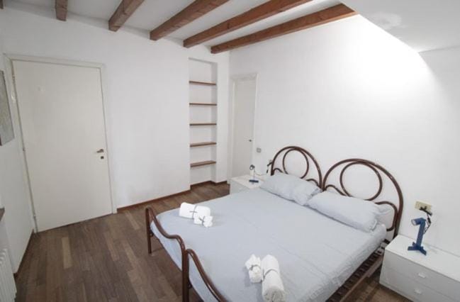 Penthouse in the center of Parma - bookable parking space Apartment in Parma