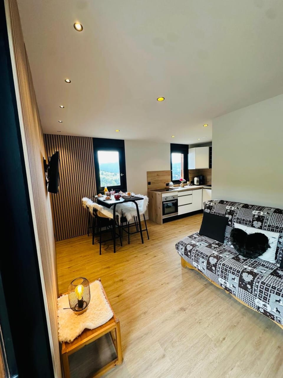 Bed, TV and multimedia, Living room, Dining area, kitchen