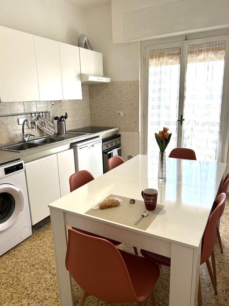 Kitchen or kitchenette, Dining area, dishwasher, washing machine