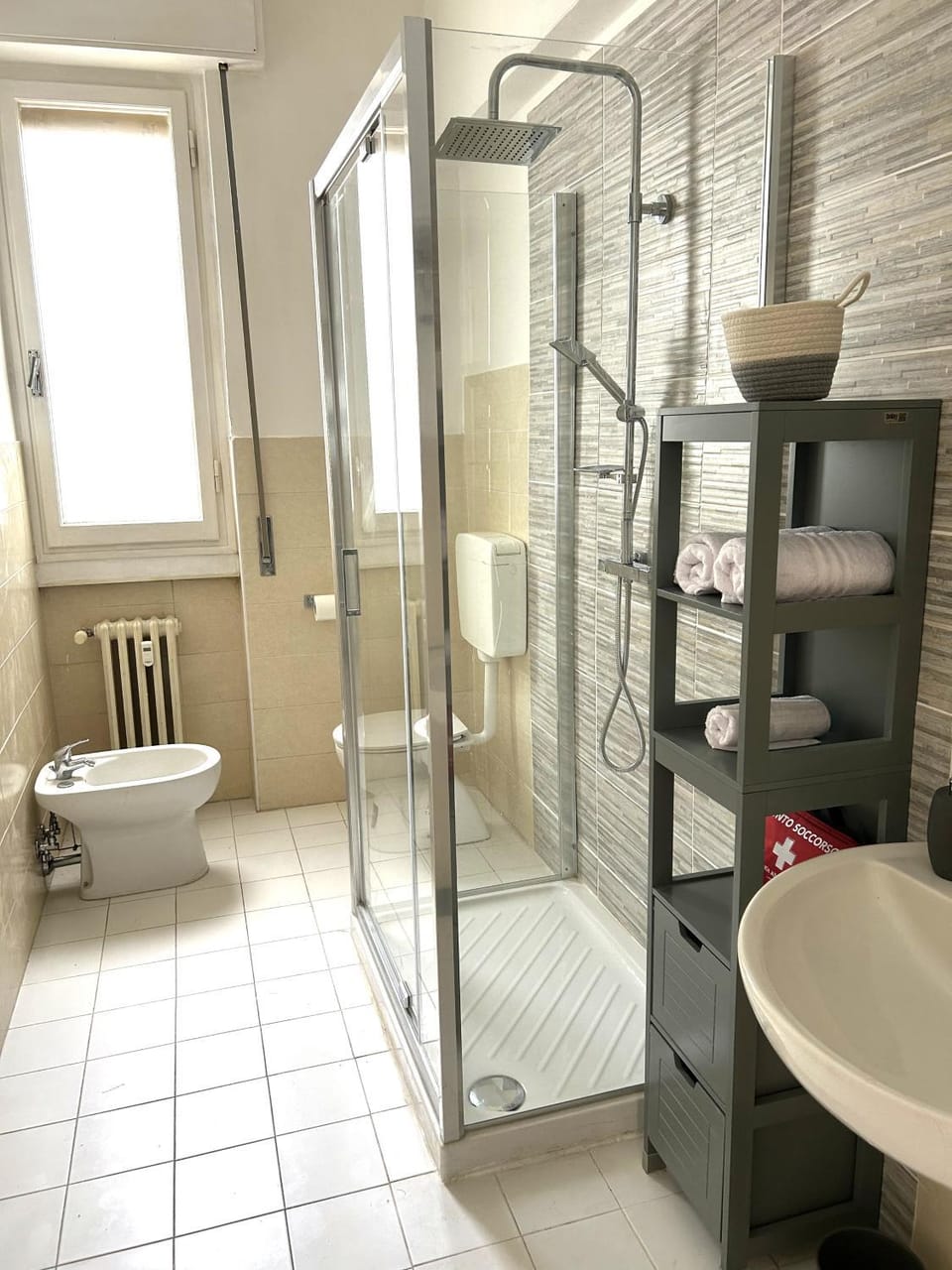 Shower, Toilet, Bathroom, towels