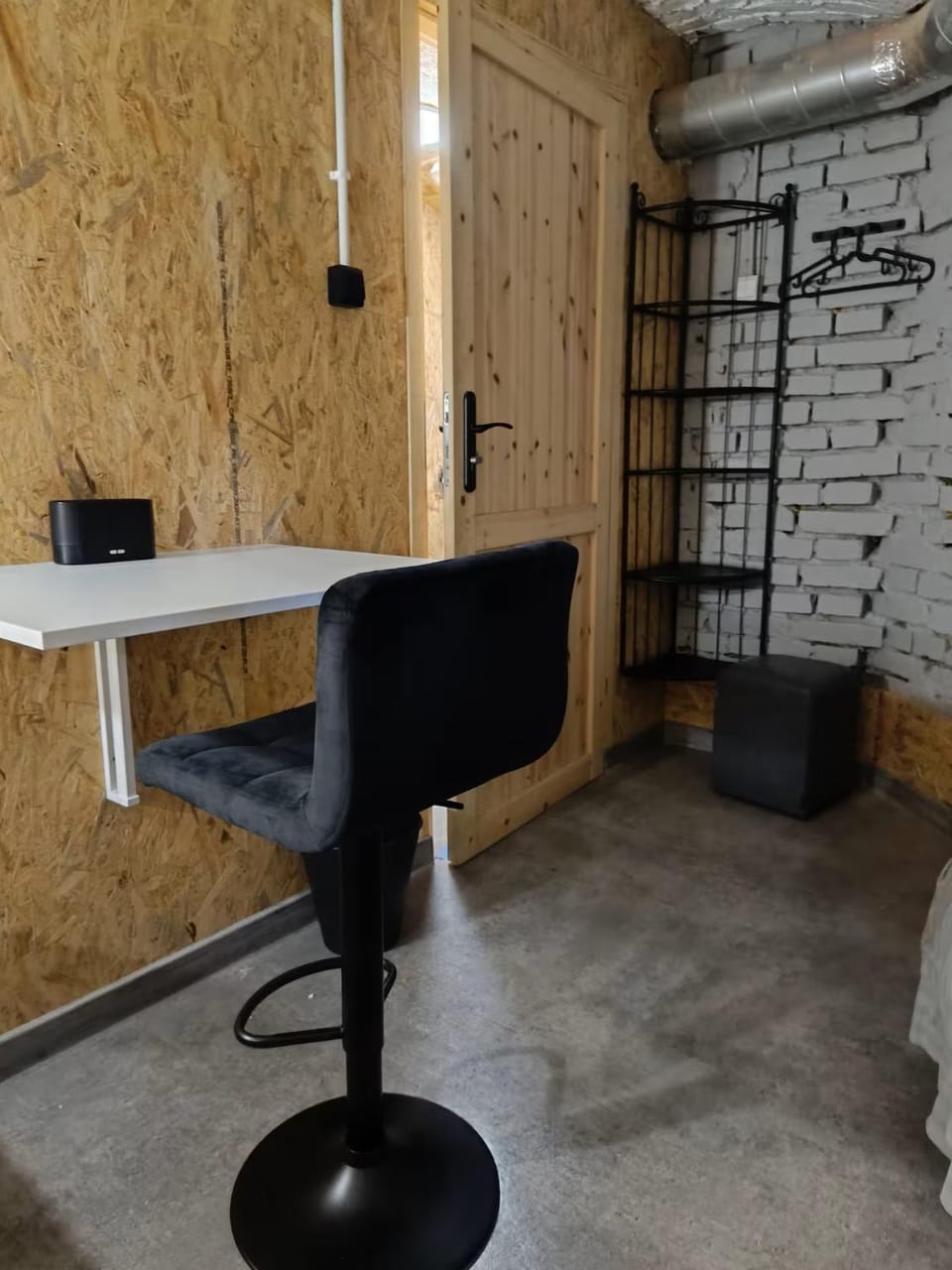 Room 1 industrial Bed and Breakfast in Krakow