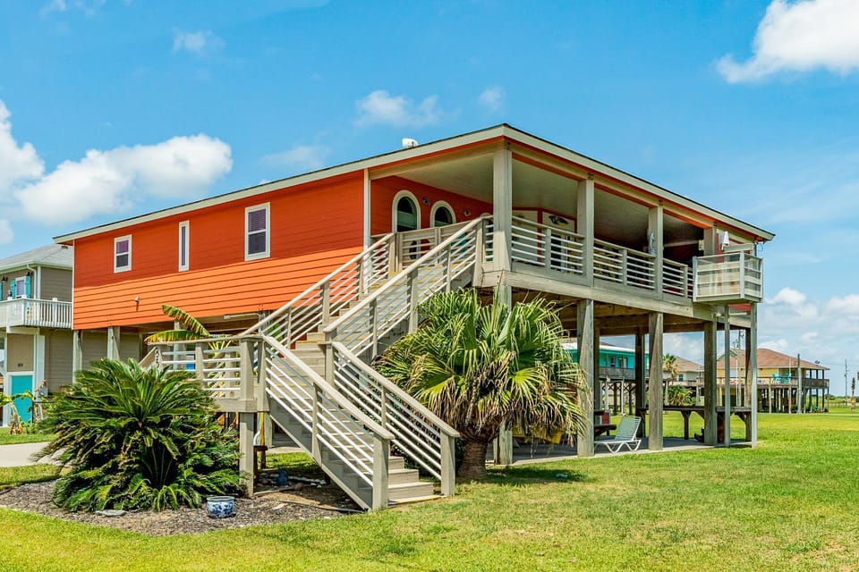 Steps to Beach Tropical Theme Pet Paradise House in Bolivar Peninsula