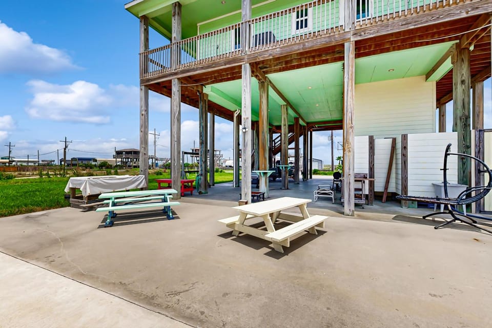 Amazing Canal Front Hot Tub Boat Ramp House in Bolivar Peninsula