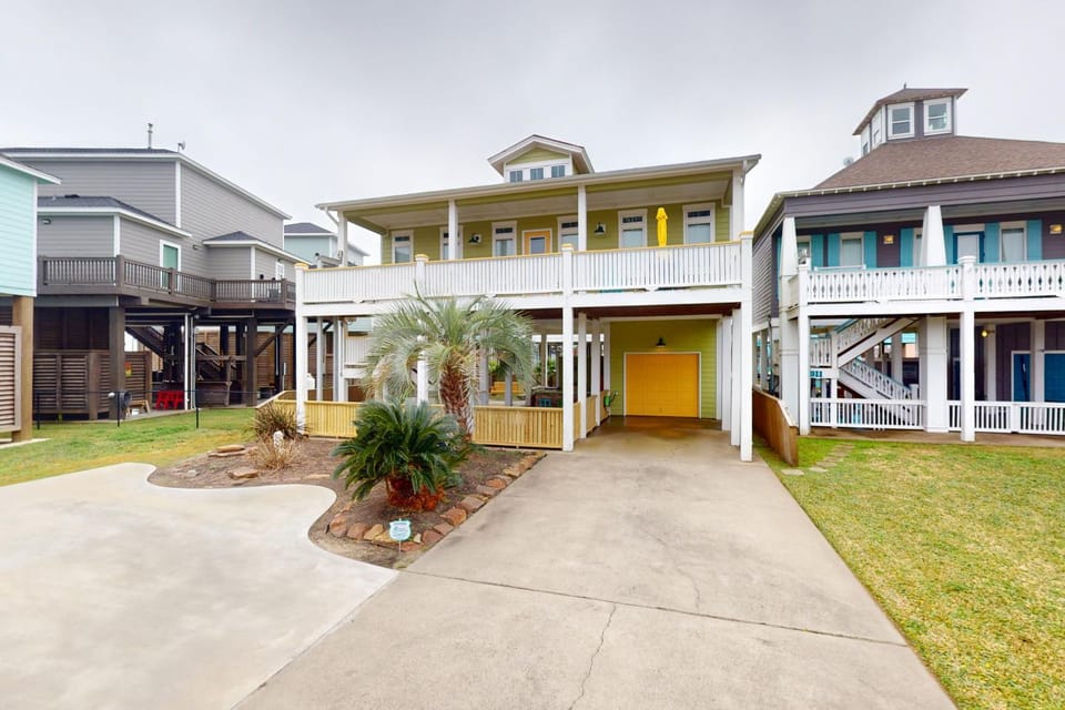 Retreat Steps to Beach Large Deck Family Fun House in Bolivar Peninsula