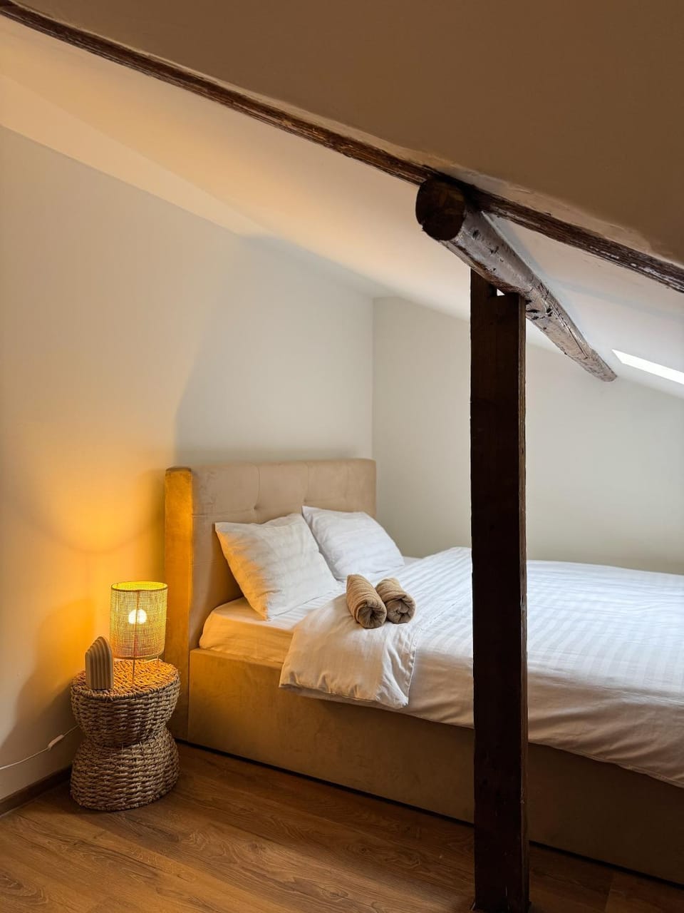 Bed, Photo of the whole room, towels