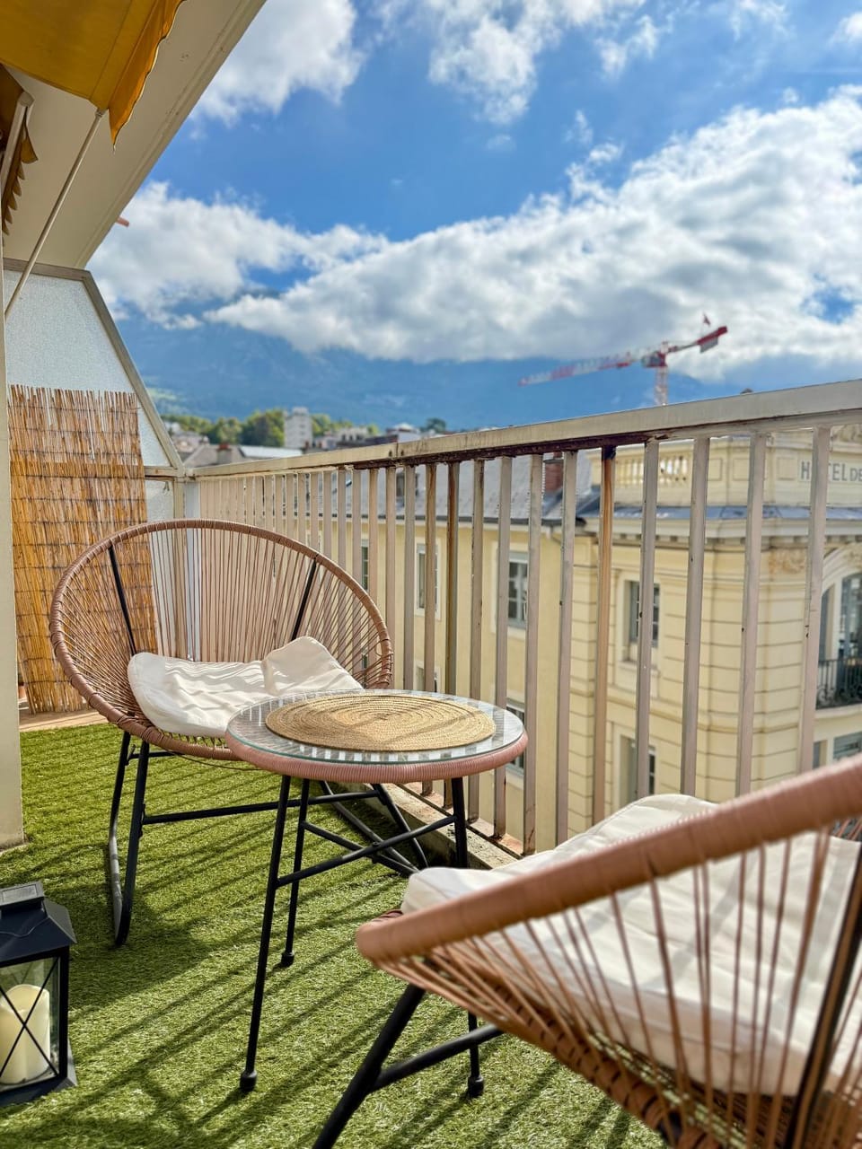 Property building, Balcony/Terrace, Mountain view