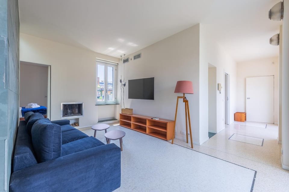 TV and multimedia, Living room, Photo of the whole room, Seating area, Evening entertainment