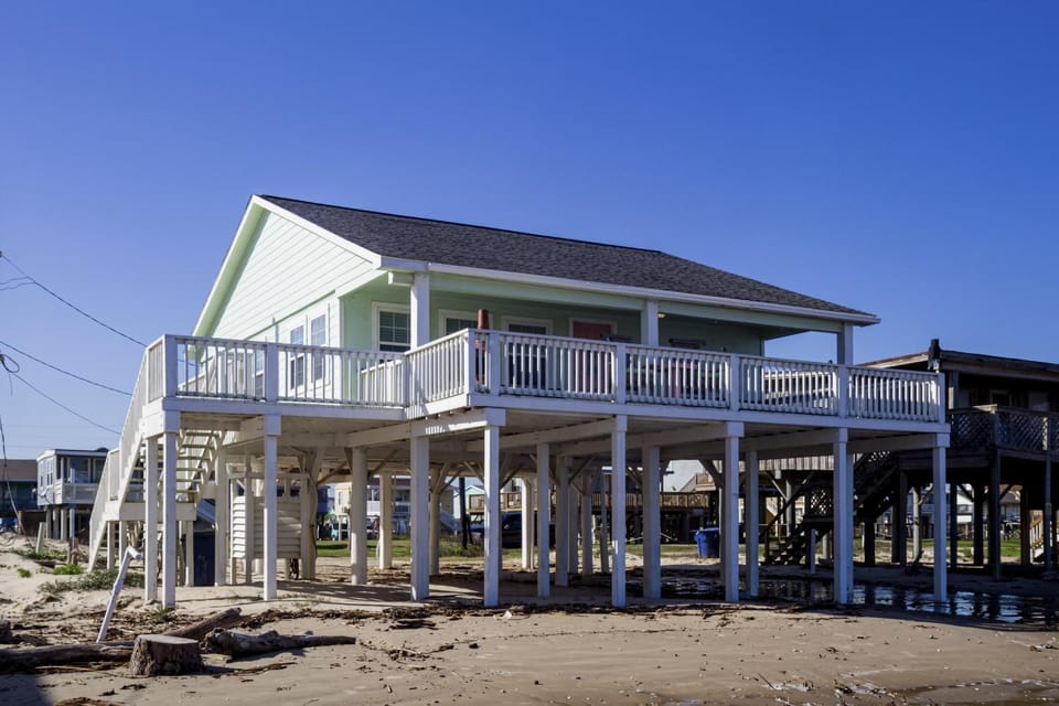 Prime Beachfront Beach Access Sleeps 8 House in Surfside Beach