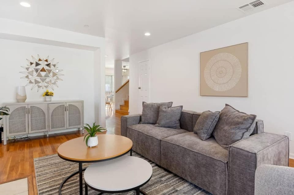 Spacious Culver City 4BR - Half Block from Amazon House in Culver City