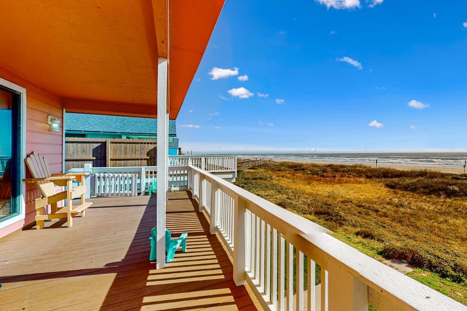 Stunning Beachfront Beach Access Dog Haven House in Surfside Beach
