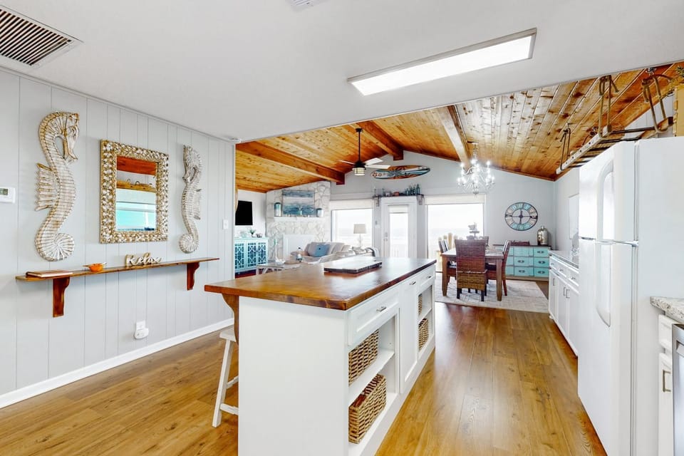 Stunning Beachfront Beach Access Dog Haven House in Surfside Beach