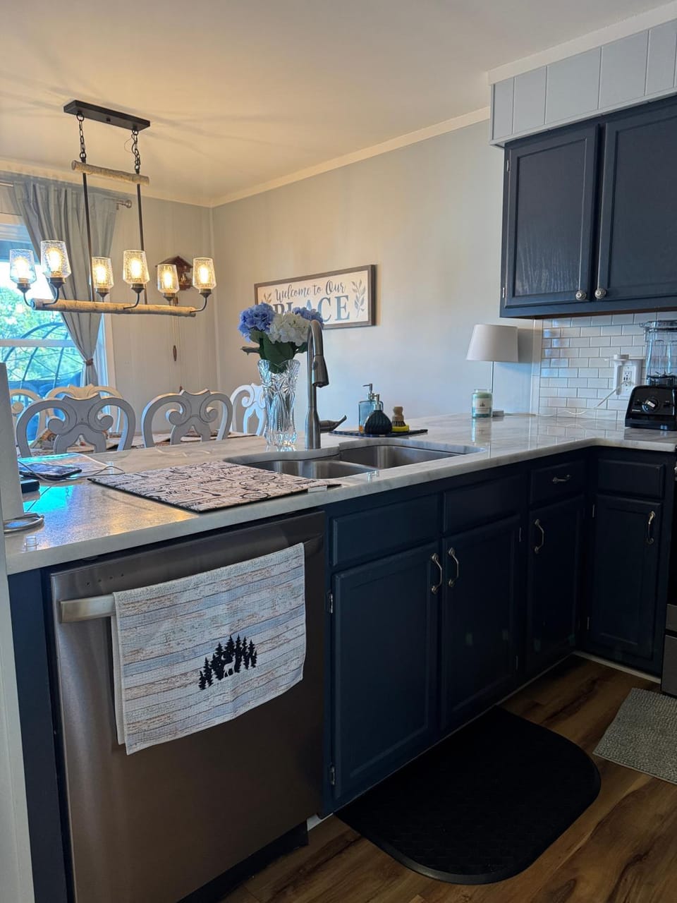 Kitchen or kitchenette, dishwasher