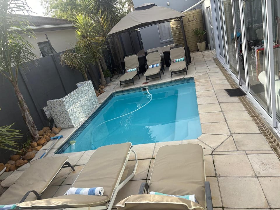 Serenity suite 6 minutes away from the beach Bed and Breakfast in Cape Town