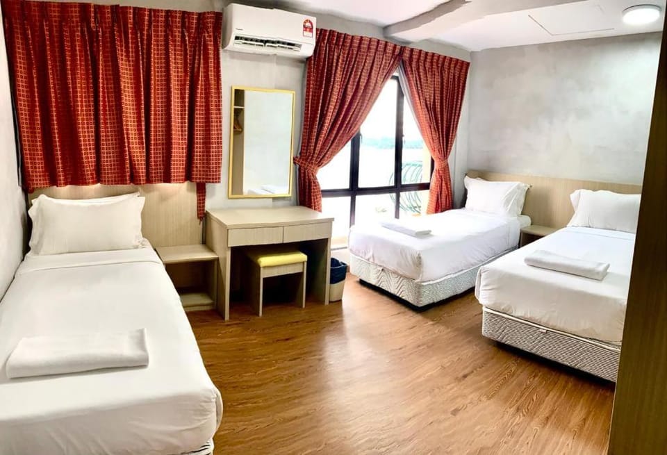 Marina Court Duplex Penthouse - by Promenade Service Apartments Apartment in Kota Kinabalu