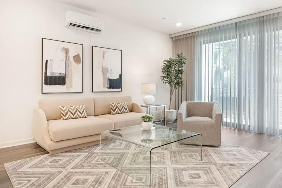 Modern Townhouse Near Disneyland & OC Beaches House in Covina