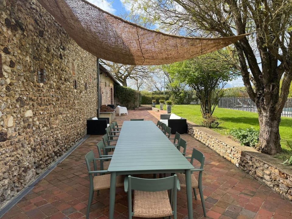 Maison Inès by hellofamily, piscine, terrain de sport, pétanque House in Centre-Val de Loire