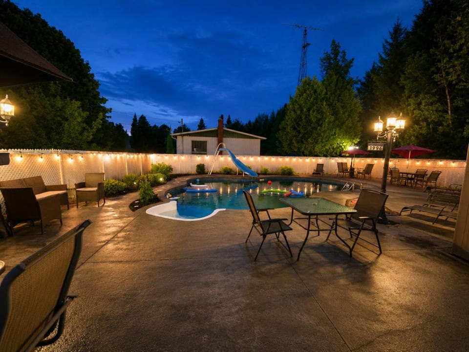 Swimming pool