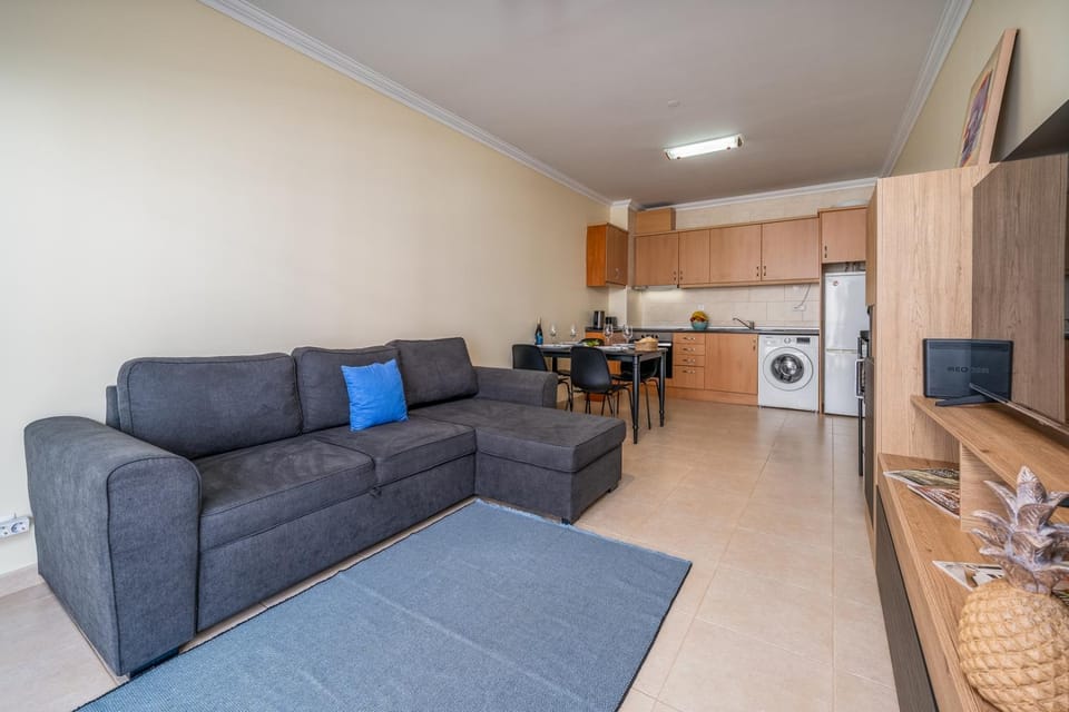 Kitchen or kitchenette, Living room, Dining area, oven, stove