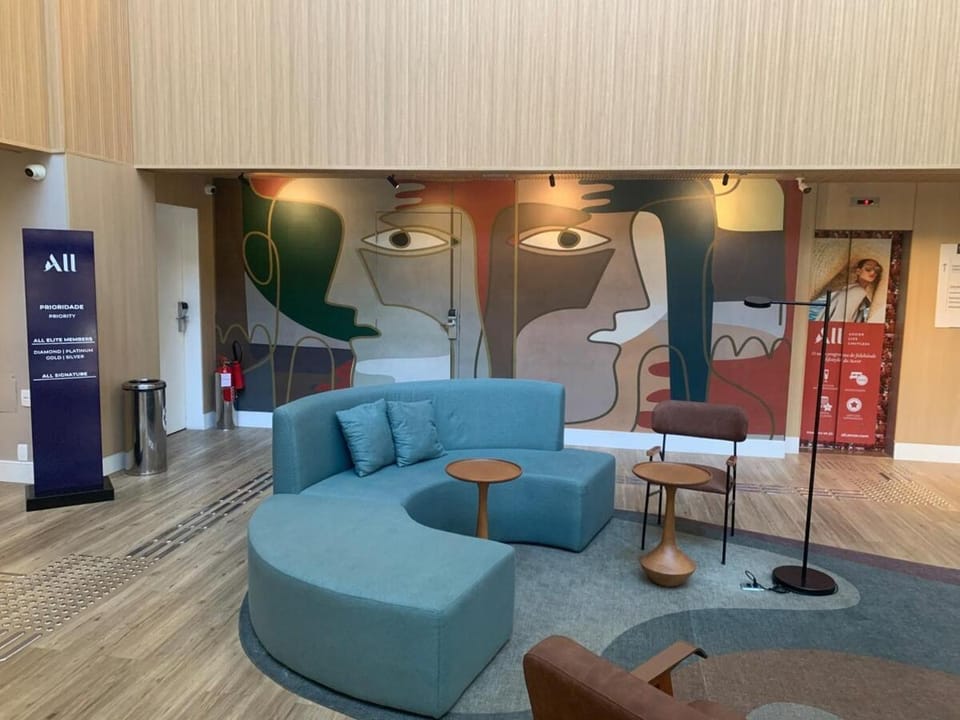 Property building, Living room, Lobby or reception, Seating area