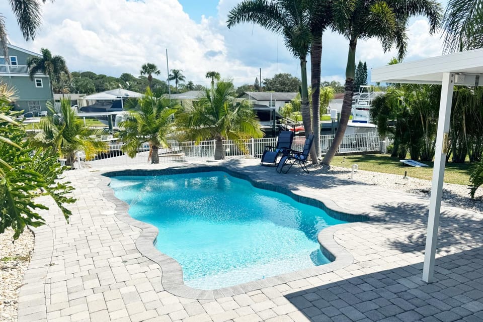 Balcony/Terrace, River view, Swimming pool
