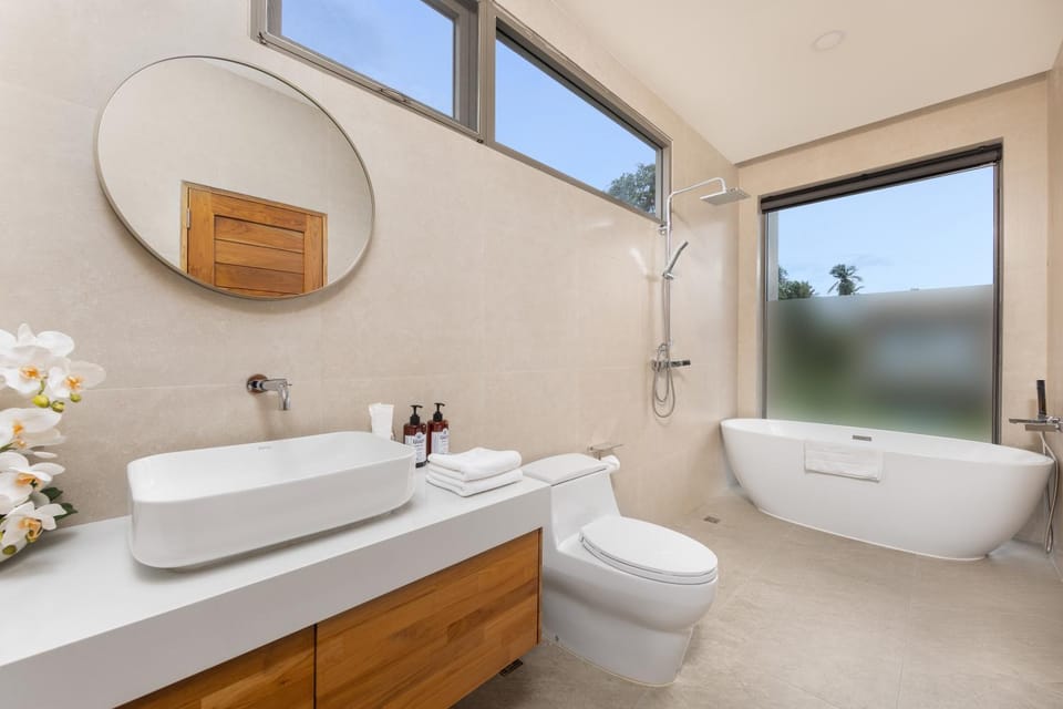 Shower, Toilet, Bathroom, Bath, towels
