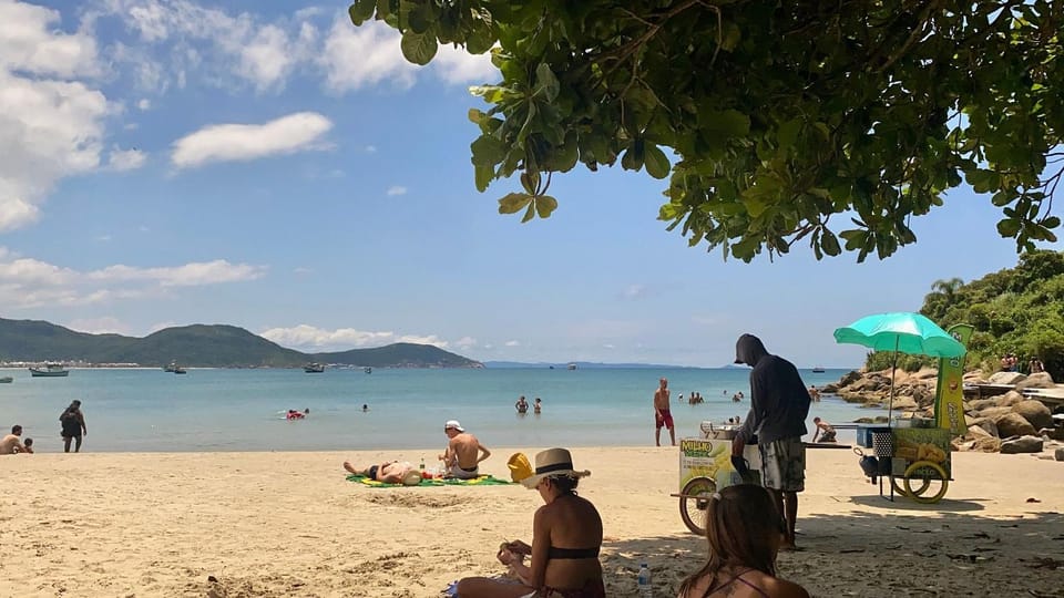 Apê Centrinho dos Ingleses - 400 metros da praia House in Florianopolis