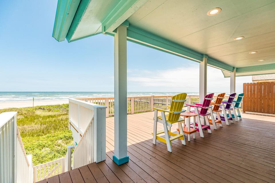 Ultimate Beachfront Large Deck Pet Paradise House in Surfside Beach