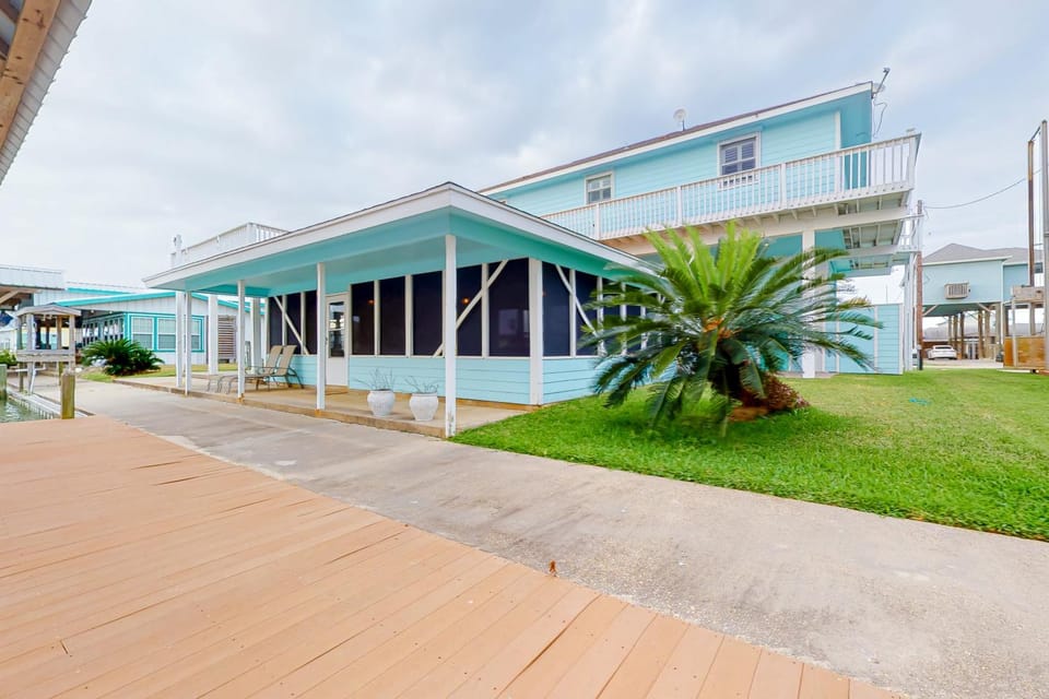 Prime Canal Front w/ Dock Outdoor Kitchen House in Bolivar Peninsula