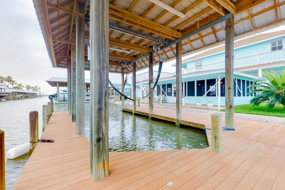 Prime Canal Front w/ Dock Outdoor Kitchen House in Bolivar Peninsula