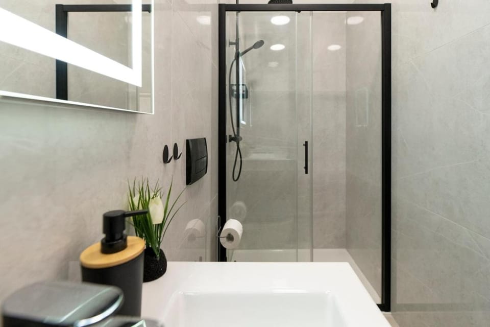 Bathroom, towels