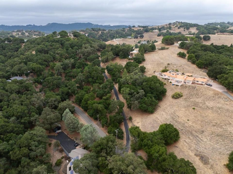 Mid-Mod Hilltop Retreat Views & Local Wildlife House in Atascadero