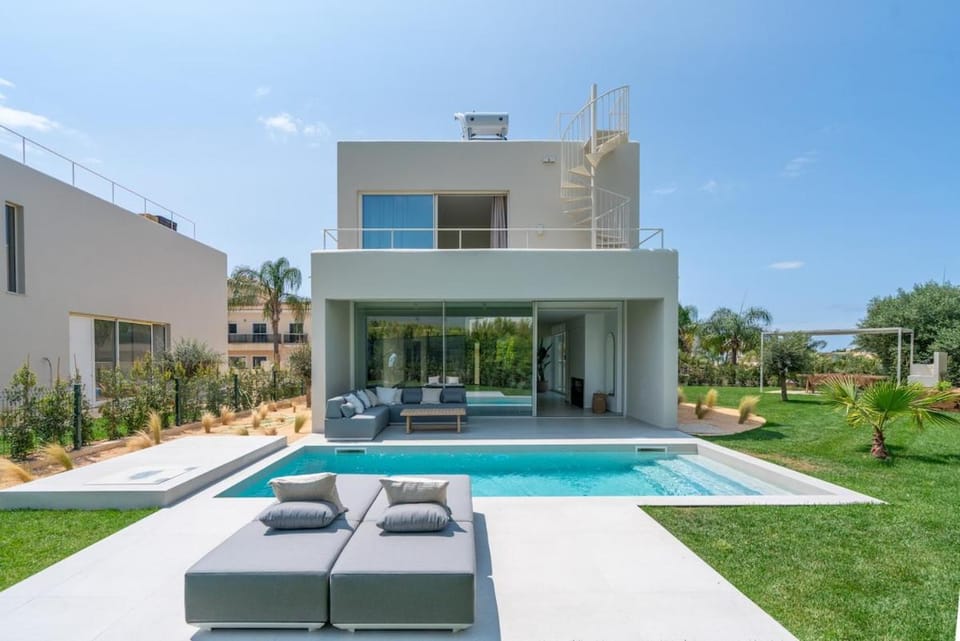 New Villa - Rooftop Jacuzzi & Sunset Views Villa in Loulé