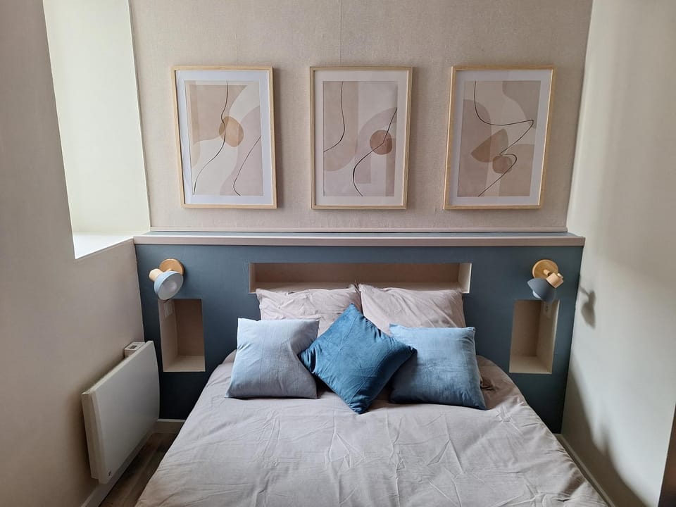 Bed, Bedroom
