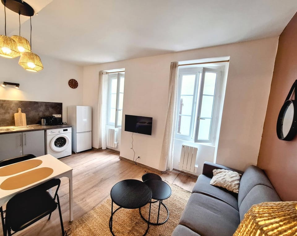 Living room, washing machine, kitchen