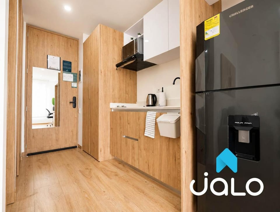 Coffee/tea facilities, Kitchen or kitchenette, stove