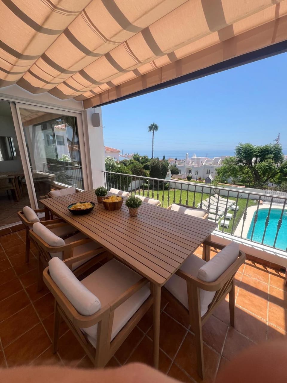 Natural landscape, View (from property/room), Balcony/Terrace, Dining area, Sea view