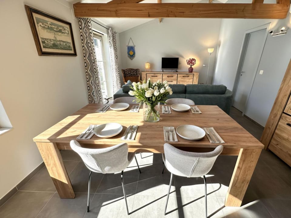 Living room, Dining area