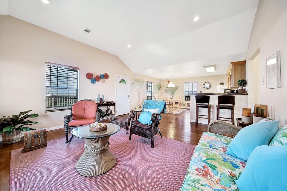 Escape Bay Views Large Deck Group Ready House in Texas City