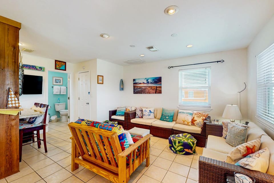 Retreat Gulf Views Large Deck Family Fun House in Surfside Beach